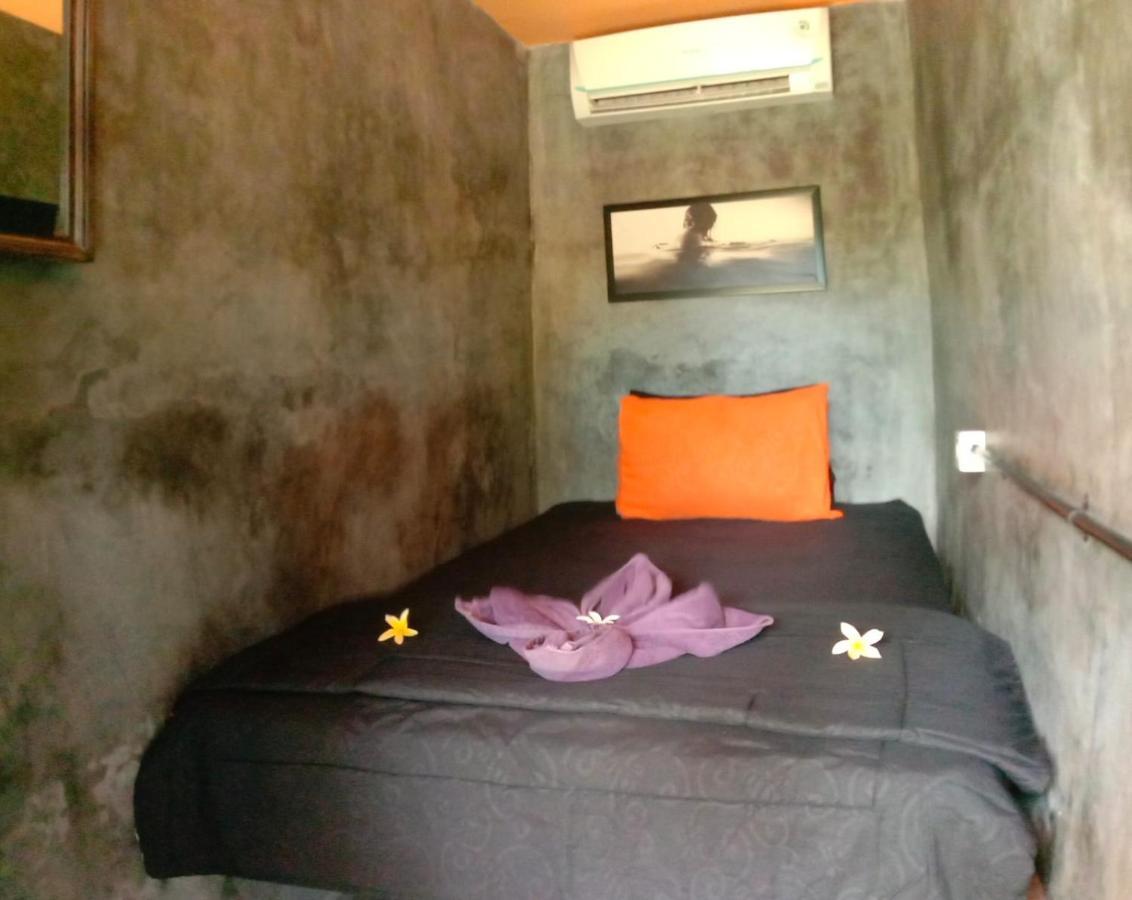 Keramas Surf Hostel Exterior photo